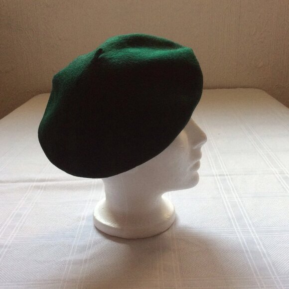 Mid century MFG. Corp. forest green felt beret, made in Normandy, like new - Picture 2 of 4